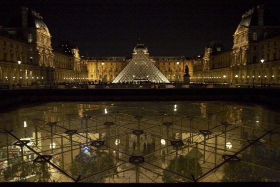 Palais du Louvre. Rond-point du Carrousel - Pyramide inversée