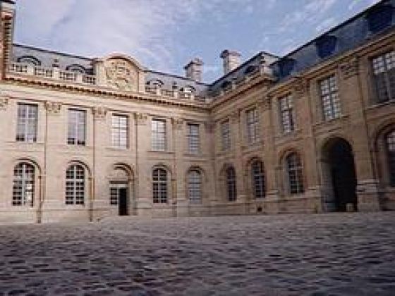 La cour de l'hôtel de Saint-Aignan (17e siècle), musée d'art et d'histoire du judaïsme