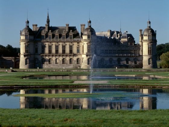 Vue extérieure du château de Chantilly : façade nord