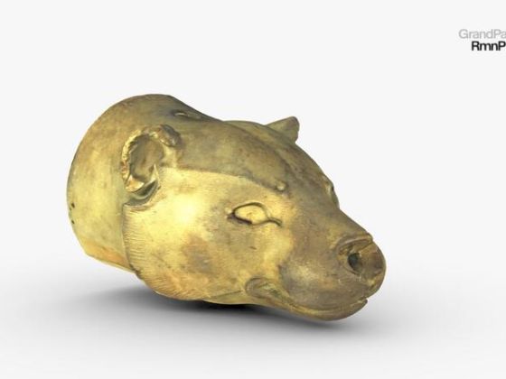 Moulage d'un rhyton en calcaire blanc jaunâtre translucide